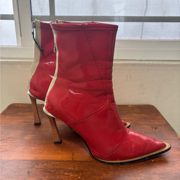 Fendi Red Heeled Boots with Sleek Silhouette